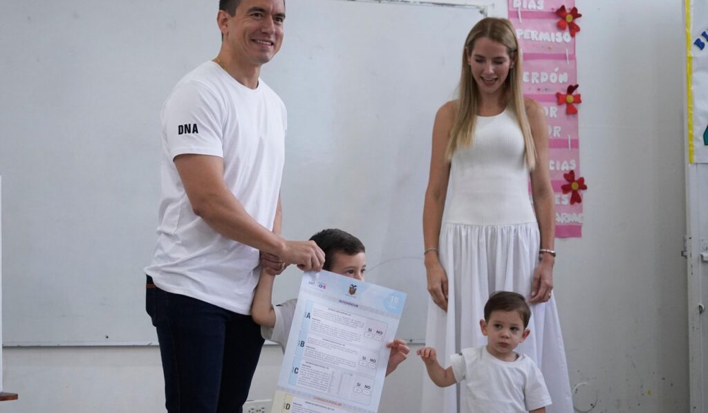 Ecuadorians Vote Sunday on Amendment to Allow Foreign Military Bases