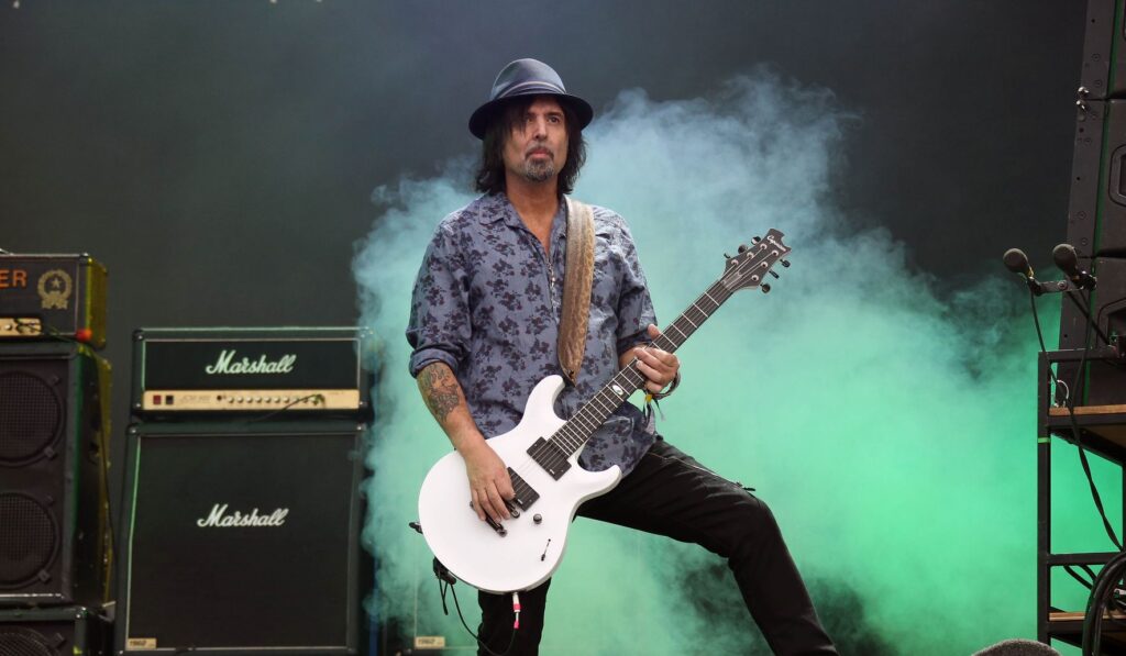 Motorhead Guitarist Phil Campbell Dies at 64 After Surgery