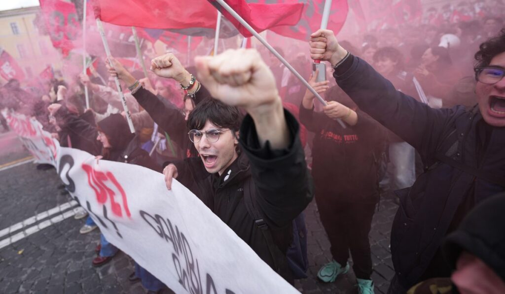 Thousands Protest Middle East Wars and Italy’s Judicial Reforms