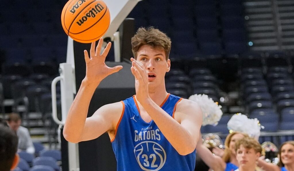 Benchwarmer with Size 20 Shoes Becomes NCAA Favorite