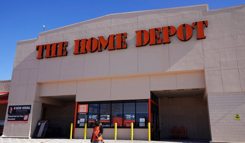 Home Depot Gains in First Quarter as Pros, Homeowners Stock Up