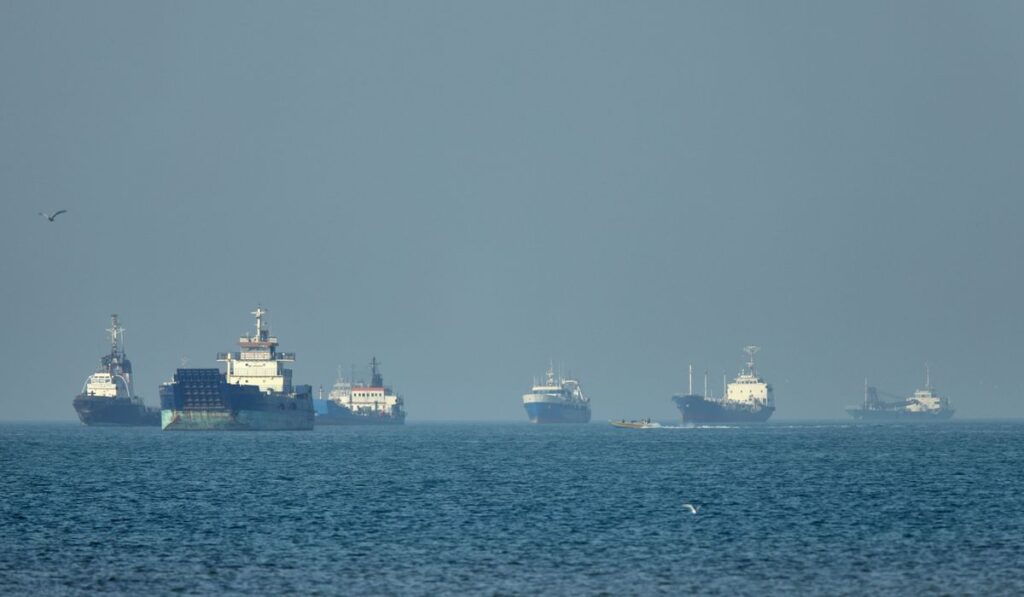 IRGC Says 26 Ships Transited Strait of Hormuz Under Its Guidance