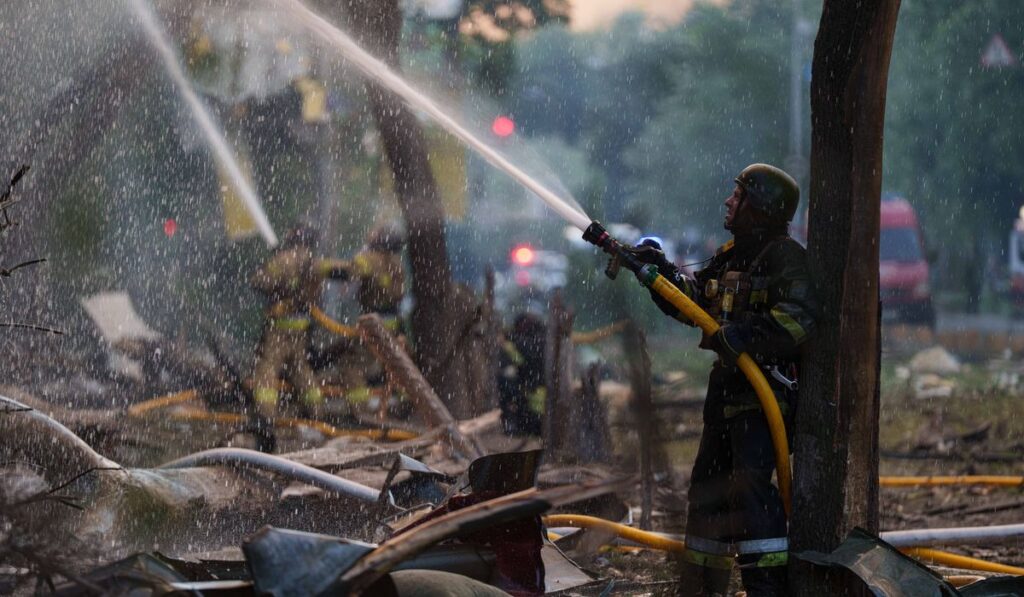 Russia Tells Diplomats, Foreigners to Evacuate Kyiv; Plans Strikes