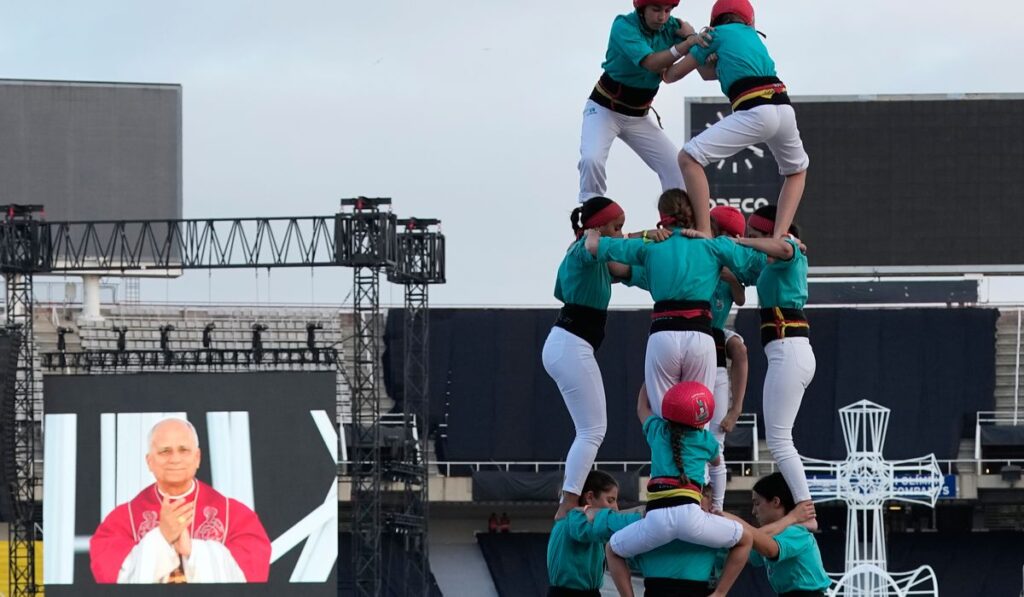 Barcelona: 8-Year-Old Bruna Tops 33-ft Human Tower for Pope Leo XIV