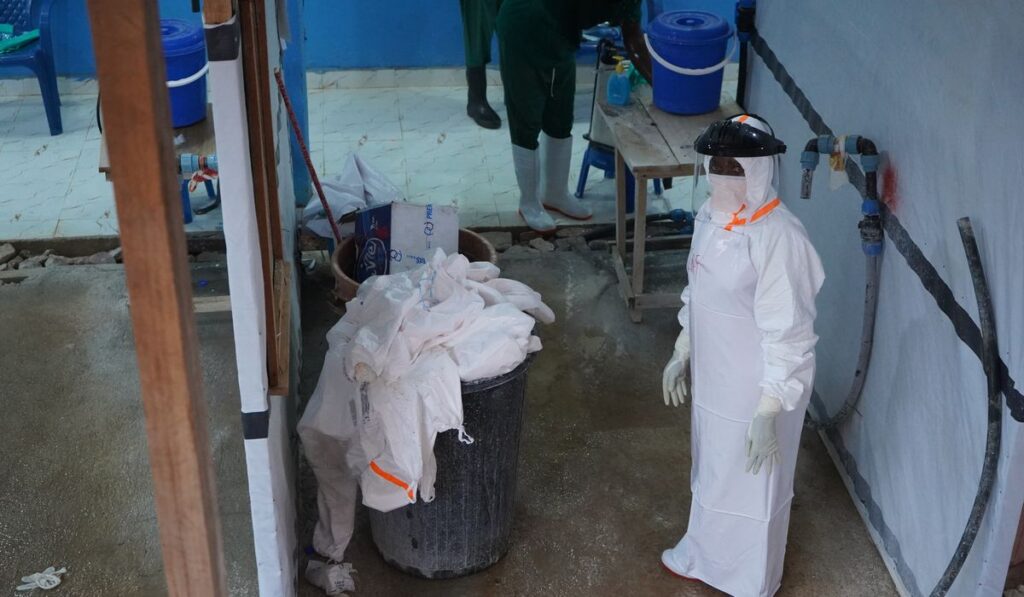 Ebola toll in Congo at least 999 deaths, officials say