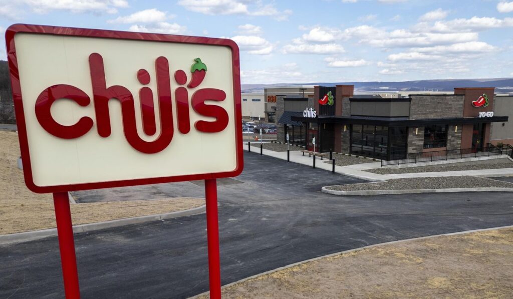 Louisiana Chili’s Worker Disputes Firing Over Pronoun Refusal