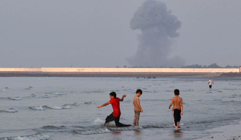 Iran Claims Full Control of Strait of Hormuz, Contradicts Trump