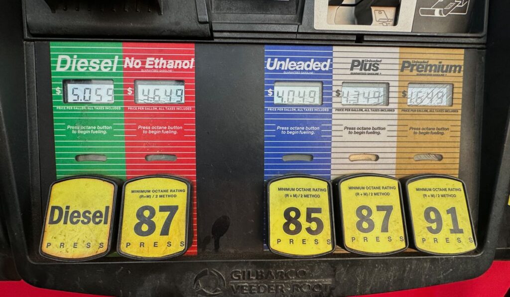 U.S. Inflation Slows; Core Pressures Cool, Iran War’s Oil Impact Limited