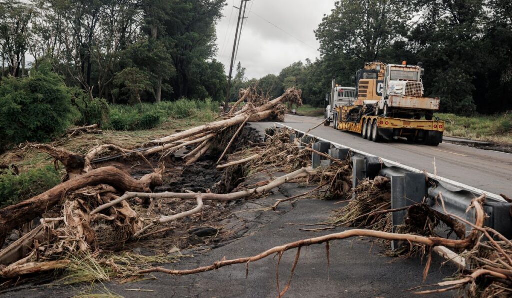 Crews Restore Power to Thousands After Lala Flooding Kills One