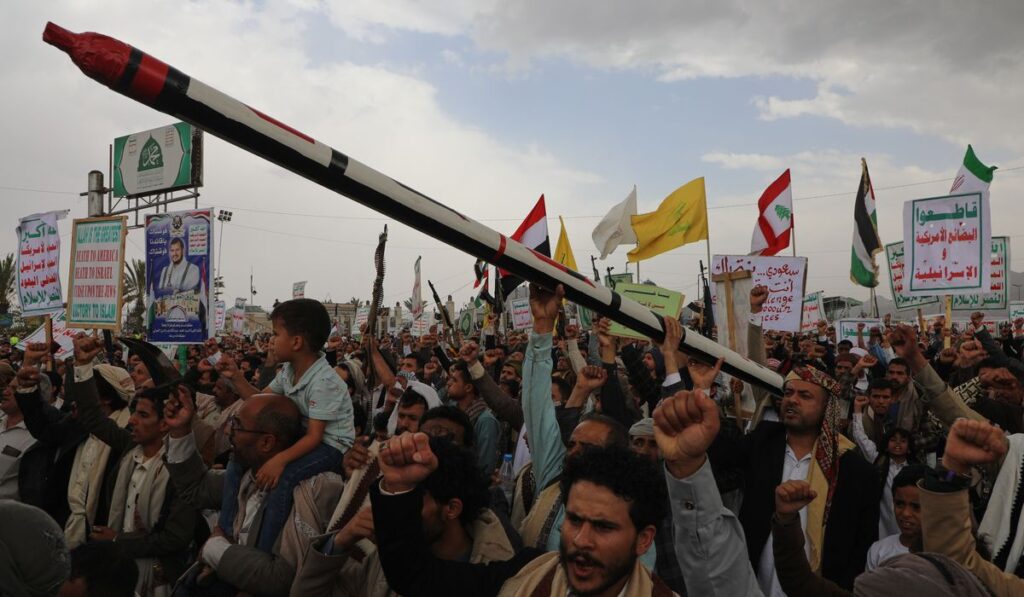 Saudi Halts Red Sea Oil Loading, Weighs Yemen Campaign Against Houthis